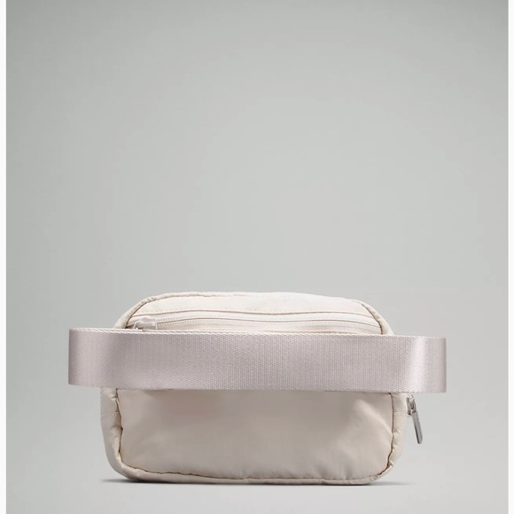 🤍Lululemon Everywhere Belt Bag-White Opal - Picture 2 of 4